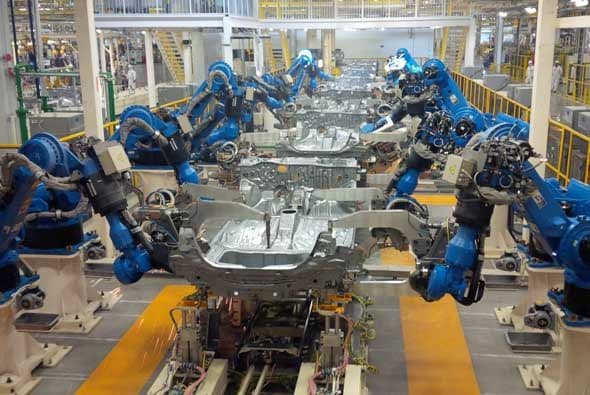 Localizado en Celaya, Guanajuato, la planta cuya inversión fue de $800 millones de dólares iniciará producción a menos de dos años del inicio de su construcción a principios de 2012, y empleará a 3,200 asociados con una capacidad anual de 200,000 vehículos y motores cuando está alcance la producción completa a finales de año. Además de su Honda Fit 2015, la planta comenzará la producción a finales de año de todas las nuevas compactas SUV. La apertura de la Planta en Celaya incrementa la capacidad anual de producción de automóviles en Norte América en un aproximado de 1.92 millones de unidades.