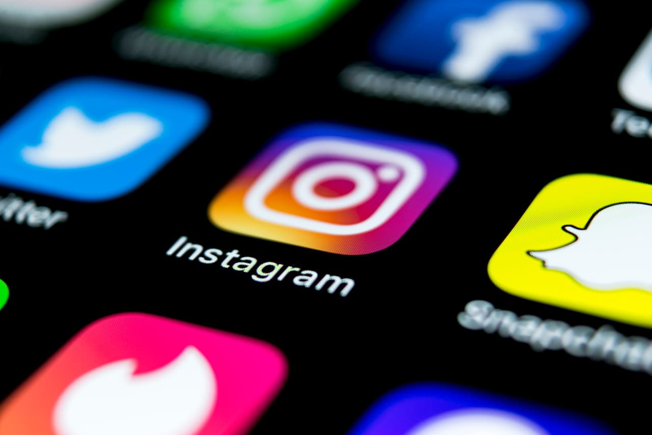 <b>Puesto 6. Instagram</b>
<br>
<br>Aumento del valor de la marca de 2020 a 2021: 100%. 
<br>
<br>Valor de la marca en 2021: 82,904 millones de dólares.
<br>
<br>Valor de la marca en 2020: 41,500 millones de dólares.
<br>
<br>Industria: redes sociales y entretenimiento.
<br>
<br>Instagram es 
<a href="https://www.statista.com/statistics/272014/global-social-networks-ranked-by-numb"><u>la cuarta red social con más usuarios en el mundo, unos 1,300 millones</u></a>.
<br>
<br>Según el estudio, las marcas de productos que se beneficiaron por los cambios del consumidor en la pandemia aumentaron sustancialmente su valor en 2021. La lista Kantar BrandZ Top 100 se publica desde 2006 y es una de las referencias más importantes para entender el valor real de las marcas mundiales.
<br>