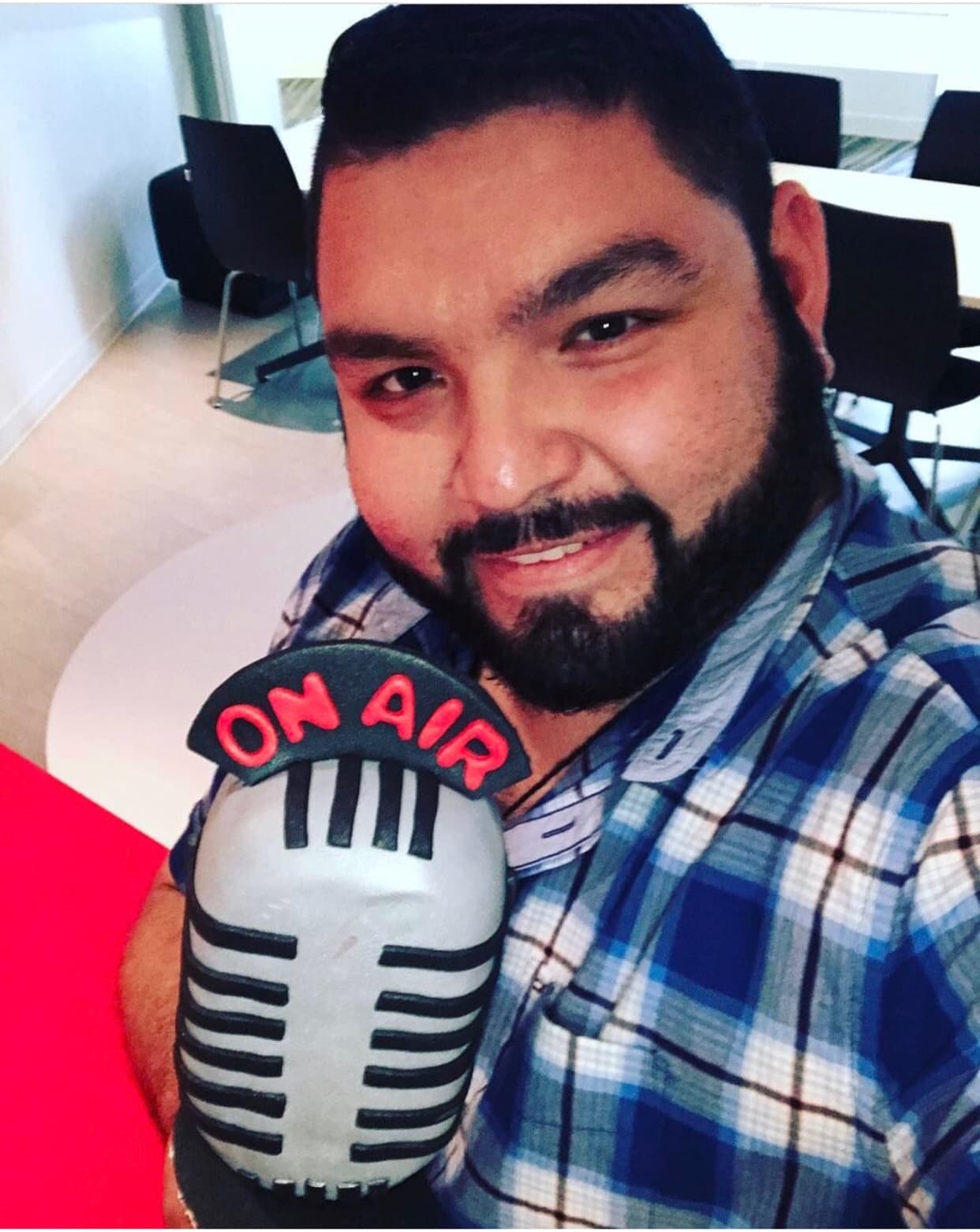 El Tambochi esta 'al aire' en el Free-guey show.