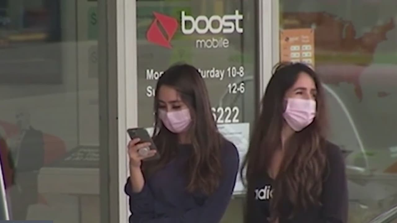 Dueños de restaurantes valoran nuevas pautas de los CDC sobre el uso de mascarillas