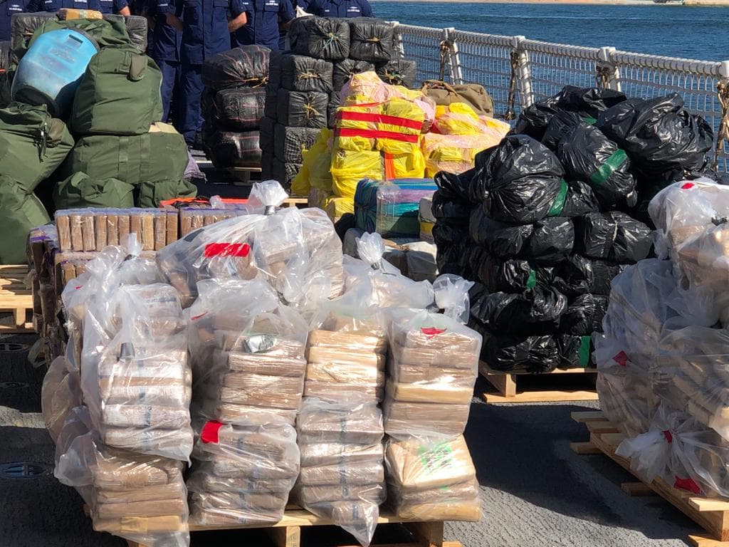 Guardia costera incauta 13 toneladas de drogas con un valor de más de $300 millones 