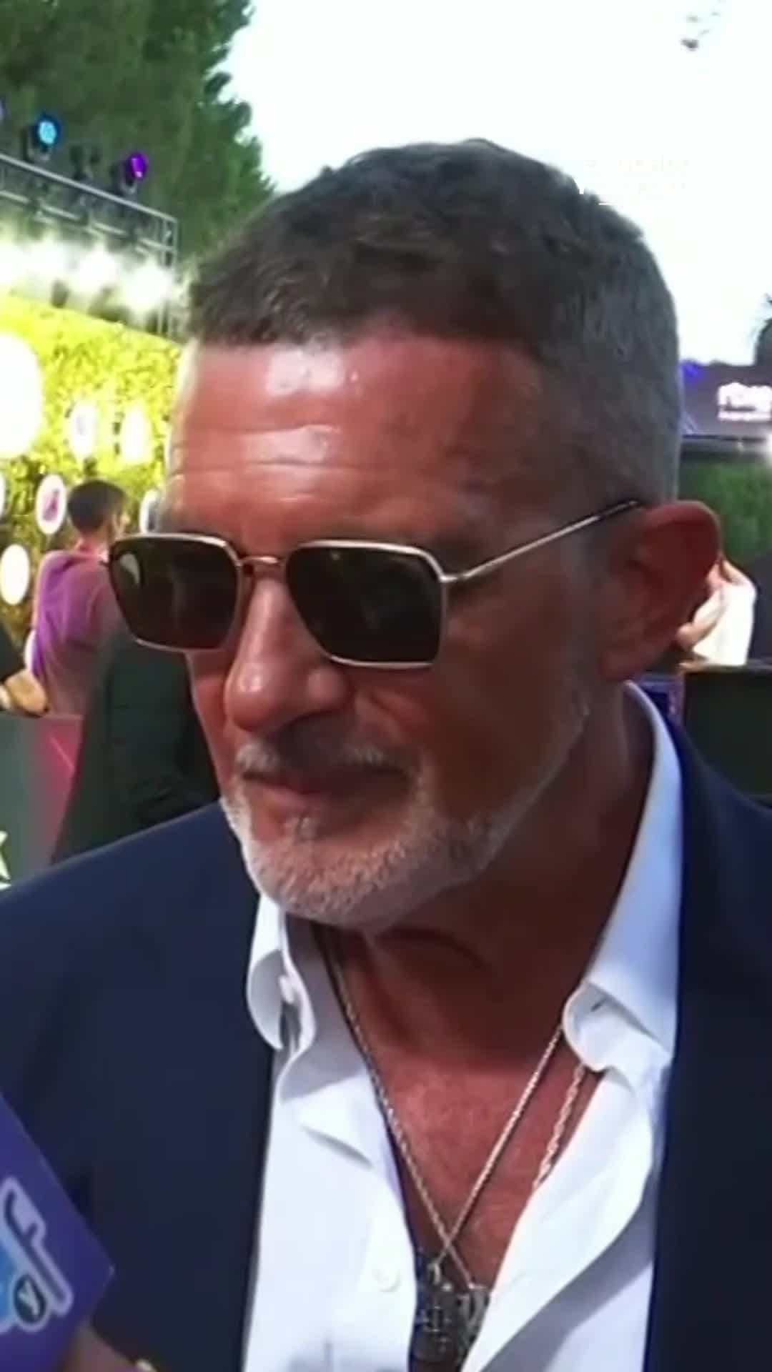 ¿Antonio Banderas sabe bailar reguetón?