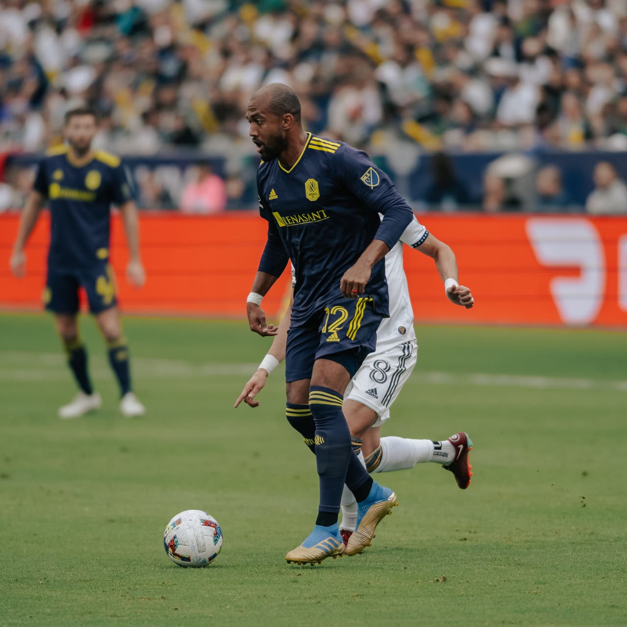 LA Galaxy venció a Nashville 1-0 en Cuartos de Final con gol de Julián Araujo; a Chicharito le anularon un gol.