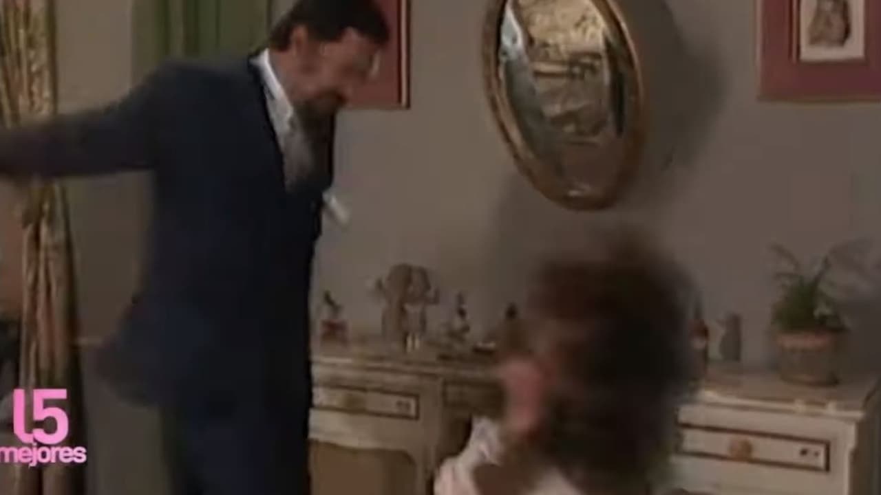 <a href="https://www.youtube.com/watch?v=Frsa0cFeyTw" target="_blank">El personaje pierde los estribos y termina golpeando a su propia hija</a>.