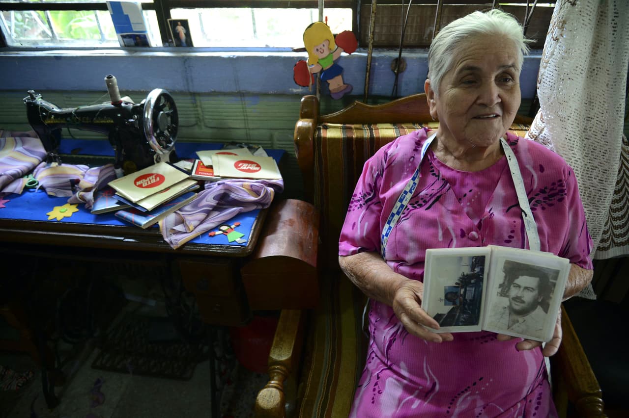 Pablo tenía un penthouse en el edificio Mónaco, mismo que tenía una extensión de 17 mil metros cuadrados, pero eso no es todo ya que dicho recinto era decorado con flores que eran llevadas a Medellín desde Bogotá en su avión privado, todos los días.