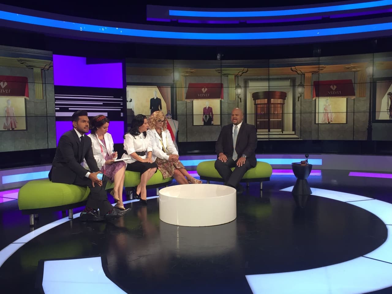 El 31 de octubre el show de Los 6 de la tarde se transportó a las Galerías Velvet. Los talentos llegaron vestidos como los personajes de la famosa serie española y hasta acento de la madre patria tenían... o eso intentaron.