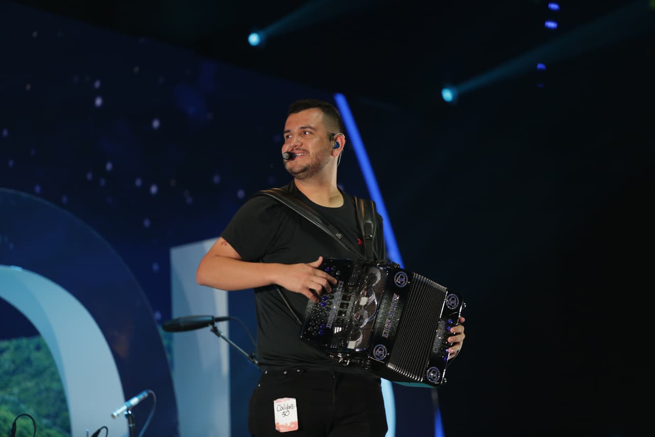 Satisfecho con el ensayo, Edén le da el 'ok' a sus compañeros, quienes se dicen listos para el evento del jueves próximo.