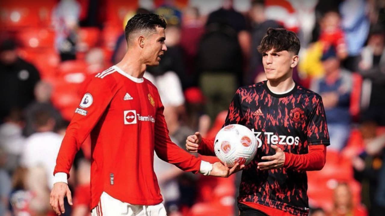 Garnacho llama a CR7 el mejor de todos los tiempos y 'Kun' revira