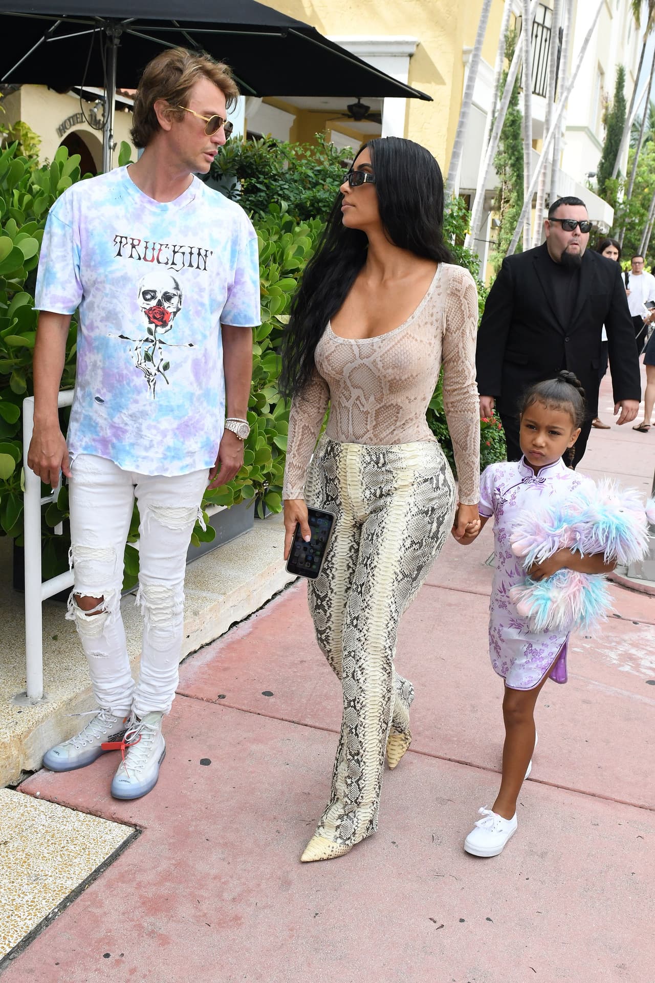 Esta conducta podría parecer un tanto extraña, pero existe una poderosa razón para que Kim no se sentara junto a su pequeña.
<br>