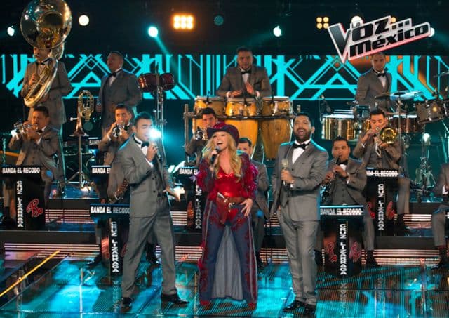 Las mujeres no quedarán excluidas del disco de aniversario de El Recodo, por lo que la voz y simpatía de Yuri no podían faltar.