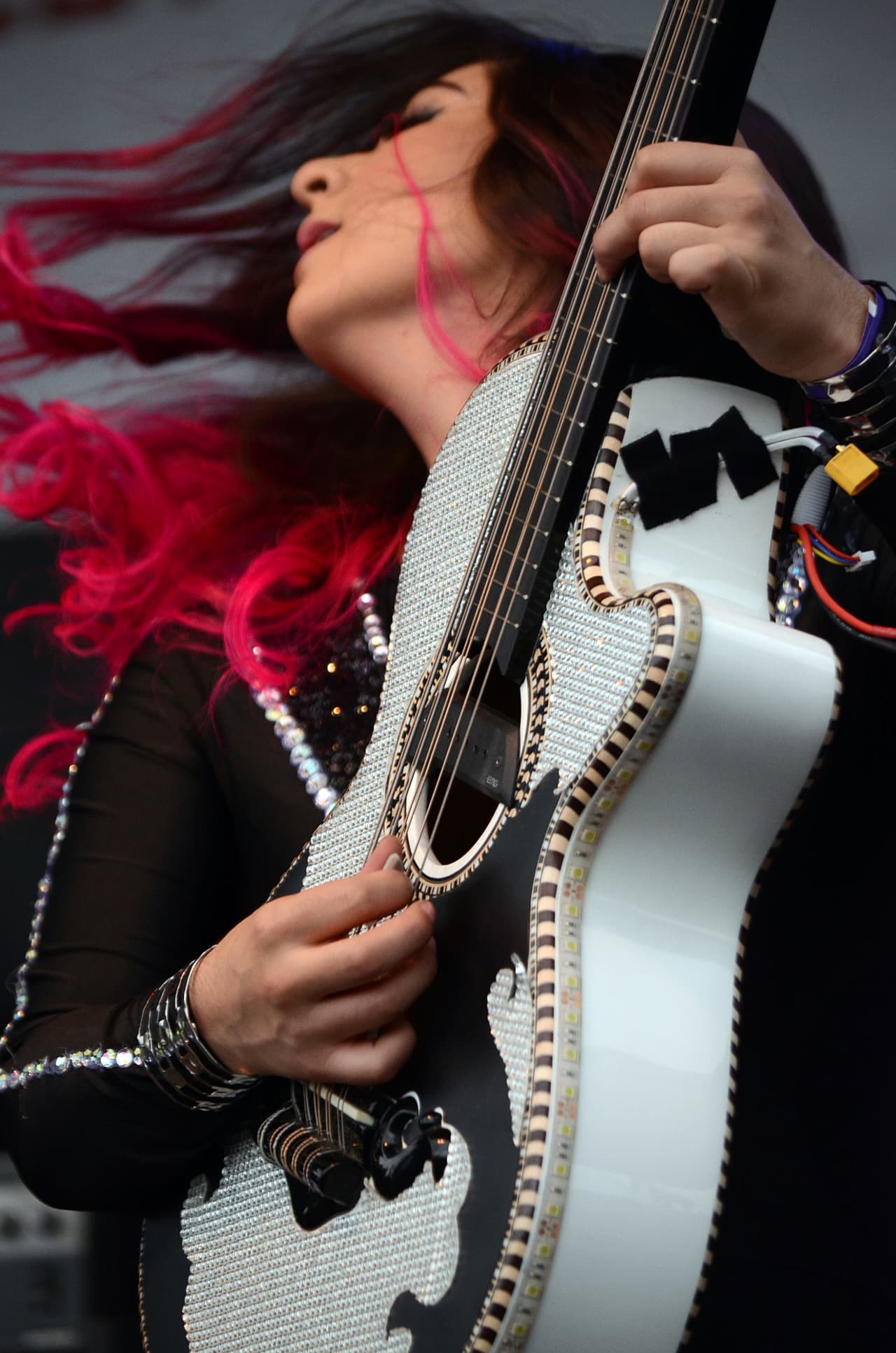 Con su talento y belleza prendieron la fiesta callejera del Latin GRAMMY