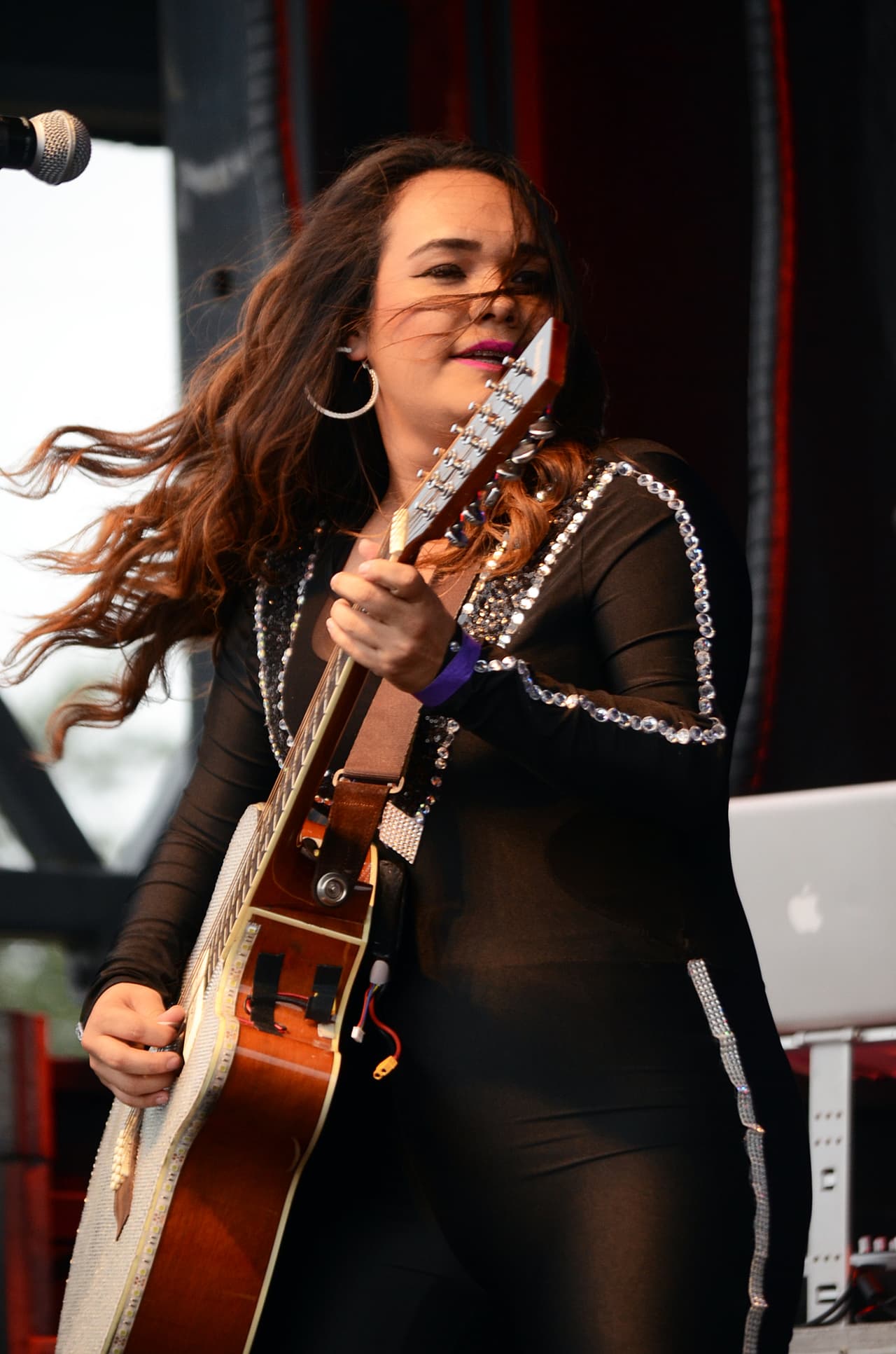 Con su talento y belleza prendieron la fiesta callejera del Latin GRAMMY