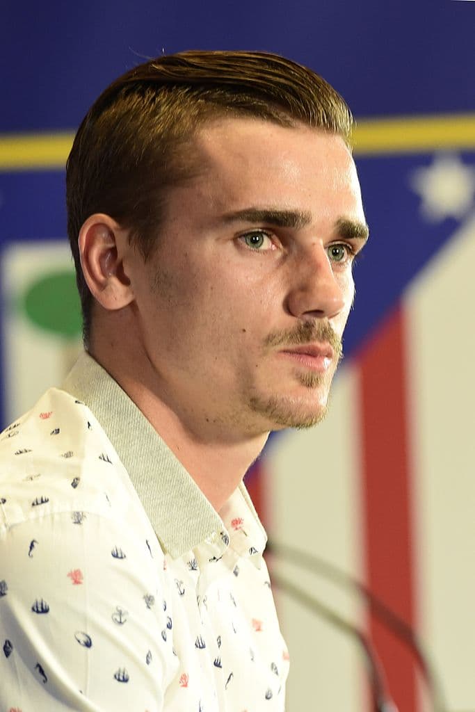 Con 23 años, el futbolista francés enamoró a muchas fans con un elegante corte de pelo.