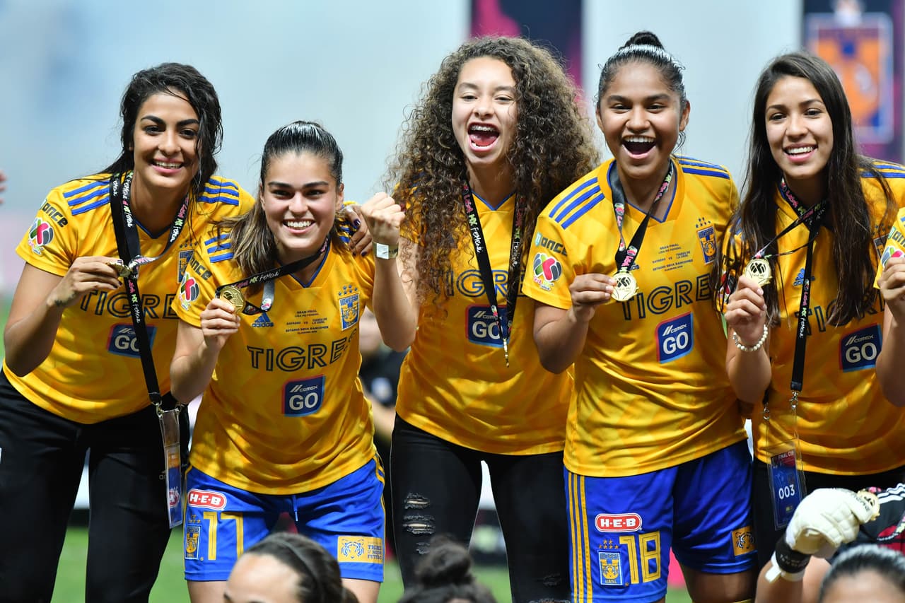 Tigres se corona campeón de la Liga MX Femenil tras vencer 2-1 a Monterrey en el Juego de Vuelta de la gran Final del Clausura 2019 y con un 3-2 en el global en partido efectuado en el Estadio BBVA. Así fueron los festejos de las felinas campeonas.