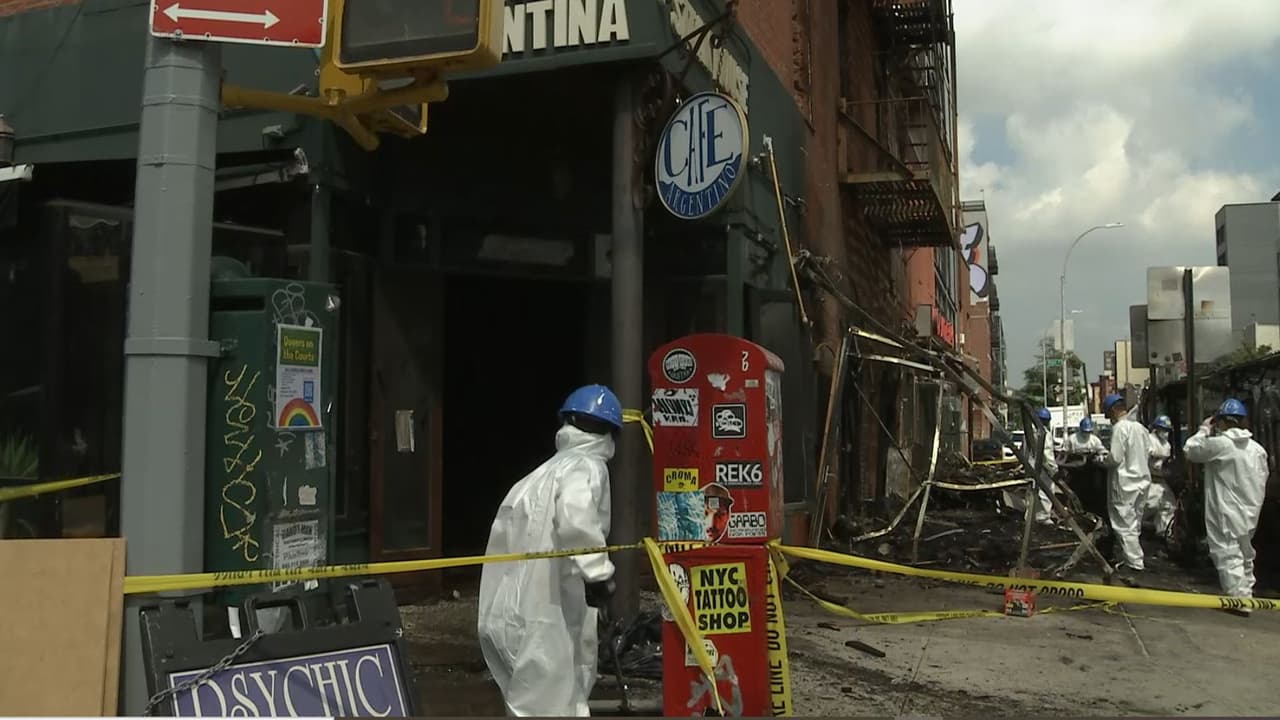 Las llamas fueron reportadas a las 3:45 de la madrugada en un restaurante ubicado en el primer piso de un edificio de usos mixtos de tres niveles en Grand Street en el área de Williamsburg.