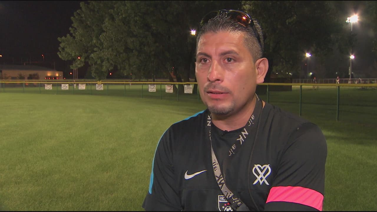José Rico prepara a las futuras estrellas del fútbol en Burbank