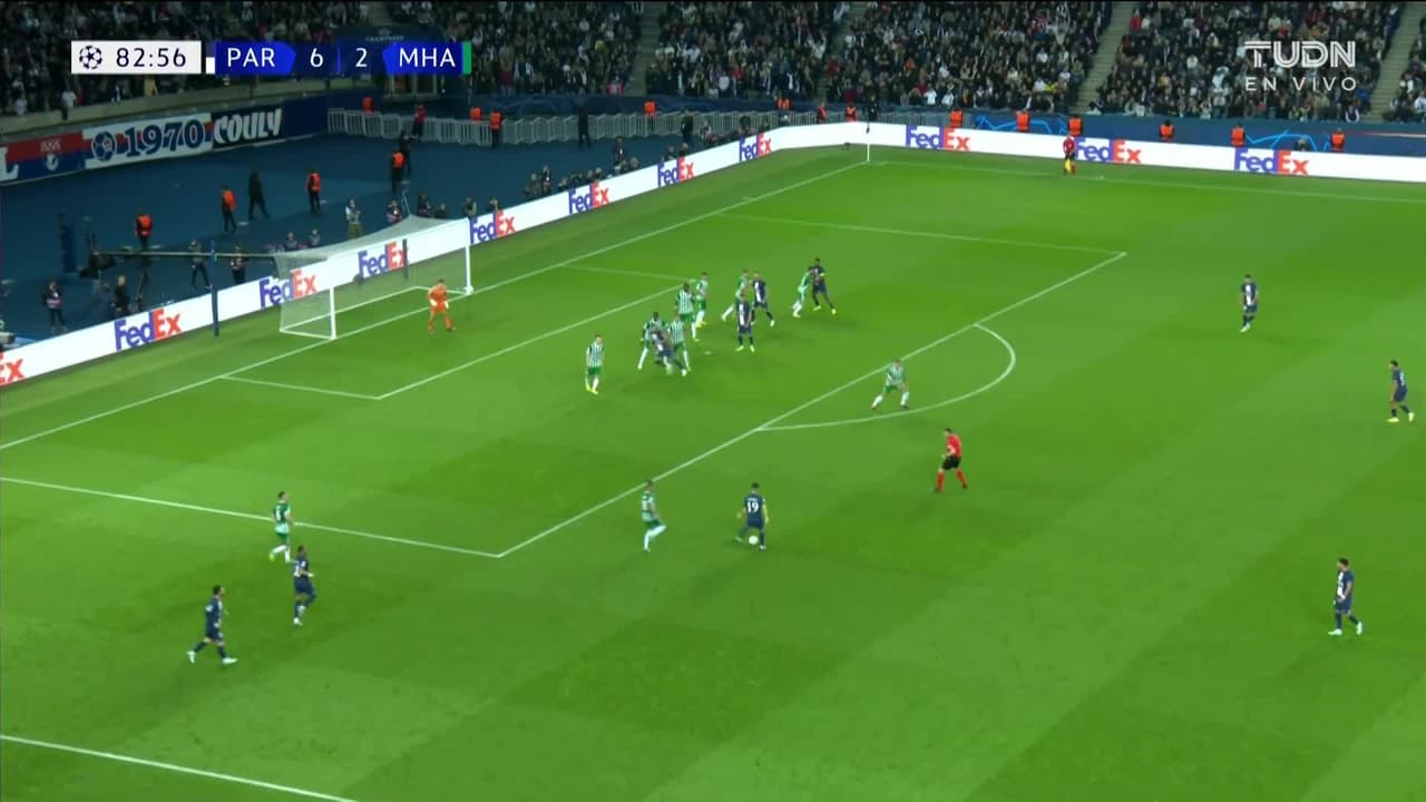 ¡GOL!  anota para Paris Saint-Germain. Carlos Soler