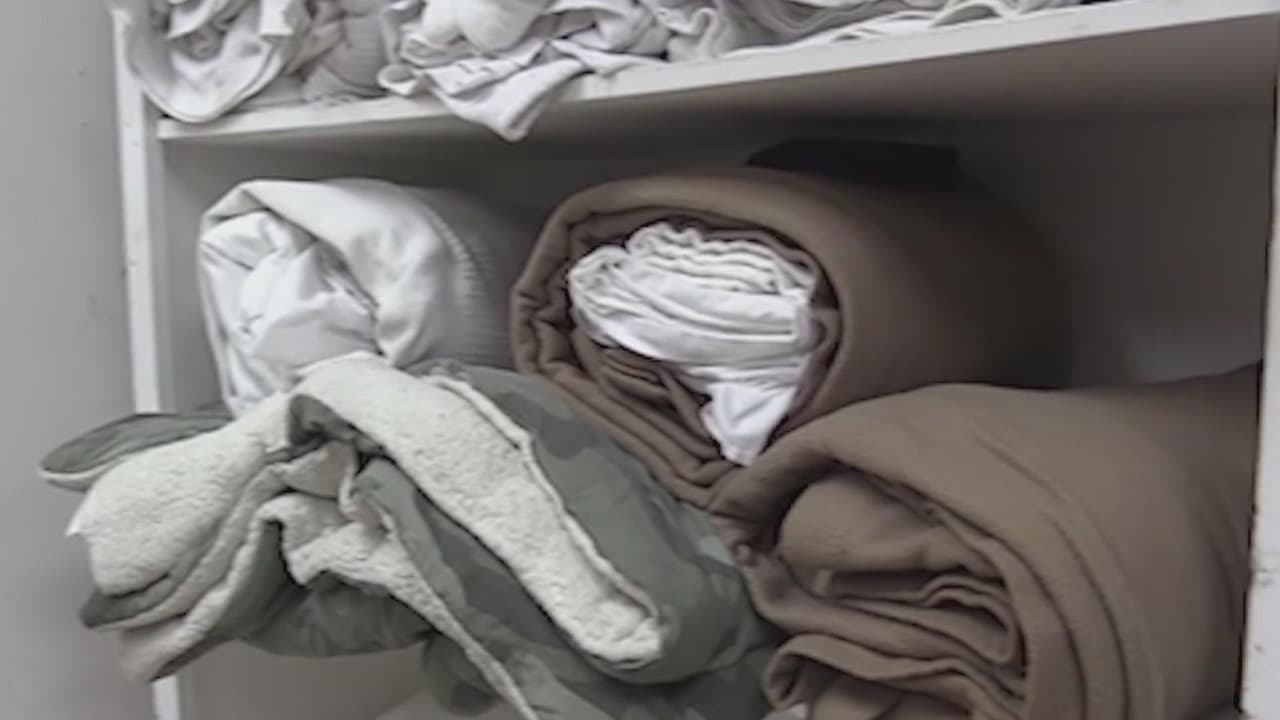 Piden donaciones de cobijas para refugio de emergencia habilitado por bajas temperaturas