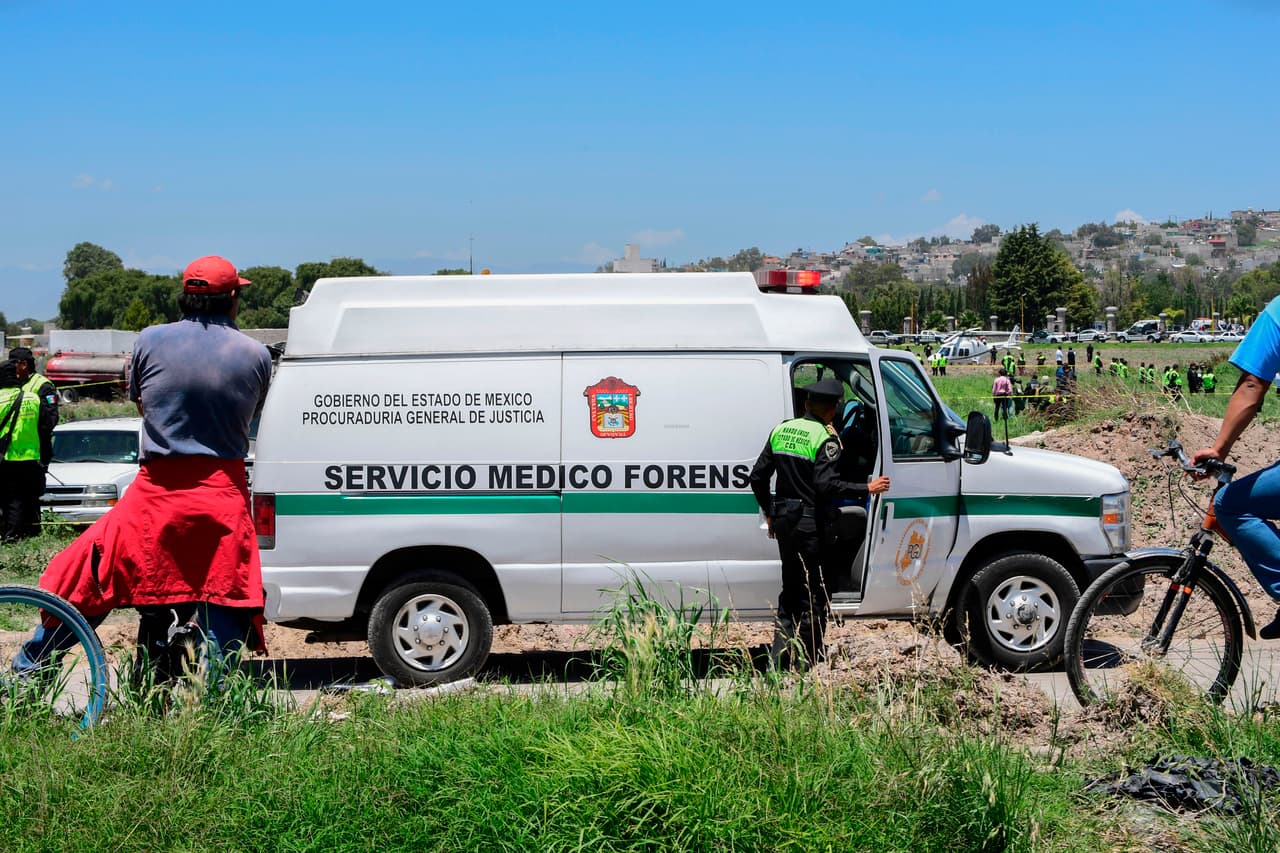 Una ambulancia de Protección Civil de Nextlalpan también fue alcanzada por los estallidos de pólvora.
<br>