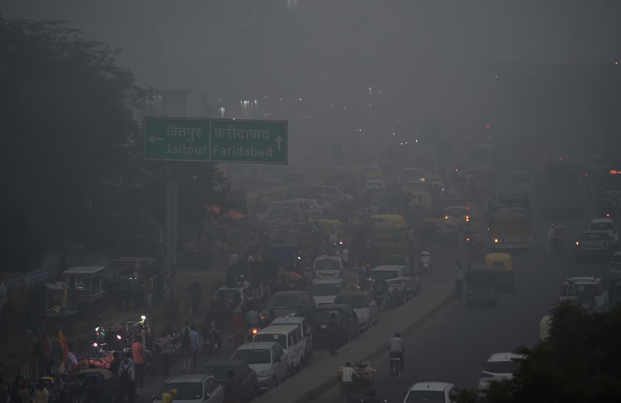 Desde 2014, la OMS declaró a Nueva Delhi como la ciudad más contaminada del mundo. Sin embargo, las autoridades han tardado en tomar acciones para revertir la situación.