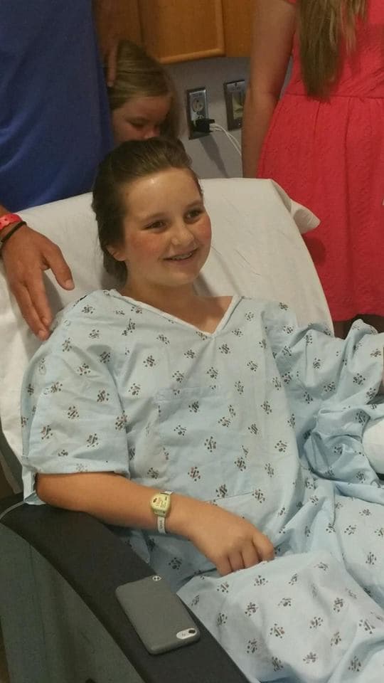 Joven que fue mordida por un tiburón se recupera en el hospital