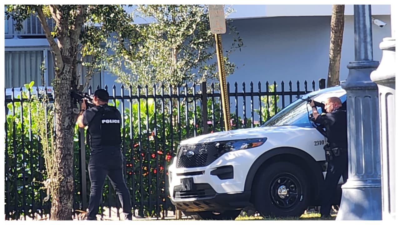 Policía de Hialeah moviliza al equipo SWAT por hombre atrincherado cerca al Westland Mall