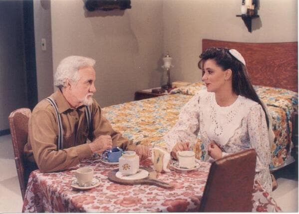 Aunque han pasado muchos años seguimos recordándola en el salón de clases.