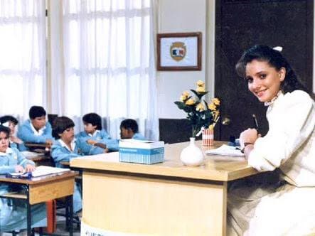 Y quienes veíamos esta tierna historia también quedamos enamorados de tan carismática profesora.