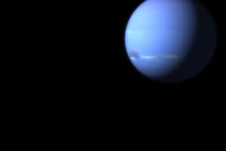 <b>Noticiero astrológico: la Luna está en tránsito por el signo de Leo en vísperas del tránsito retrógrado de Venus por Escorpión. Los planetas Urano y Neptuno siguen retrógrados. </b>