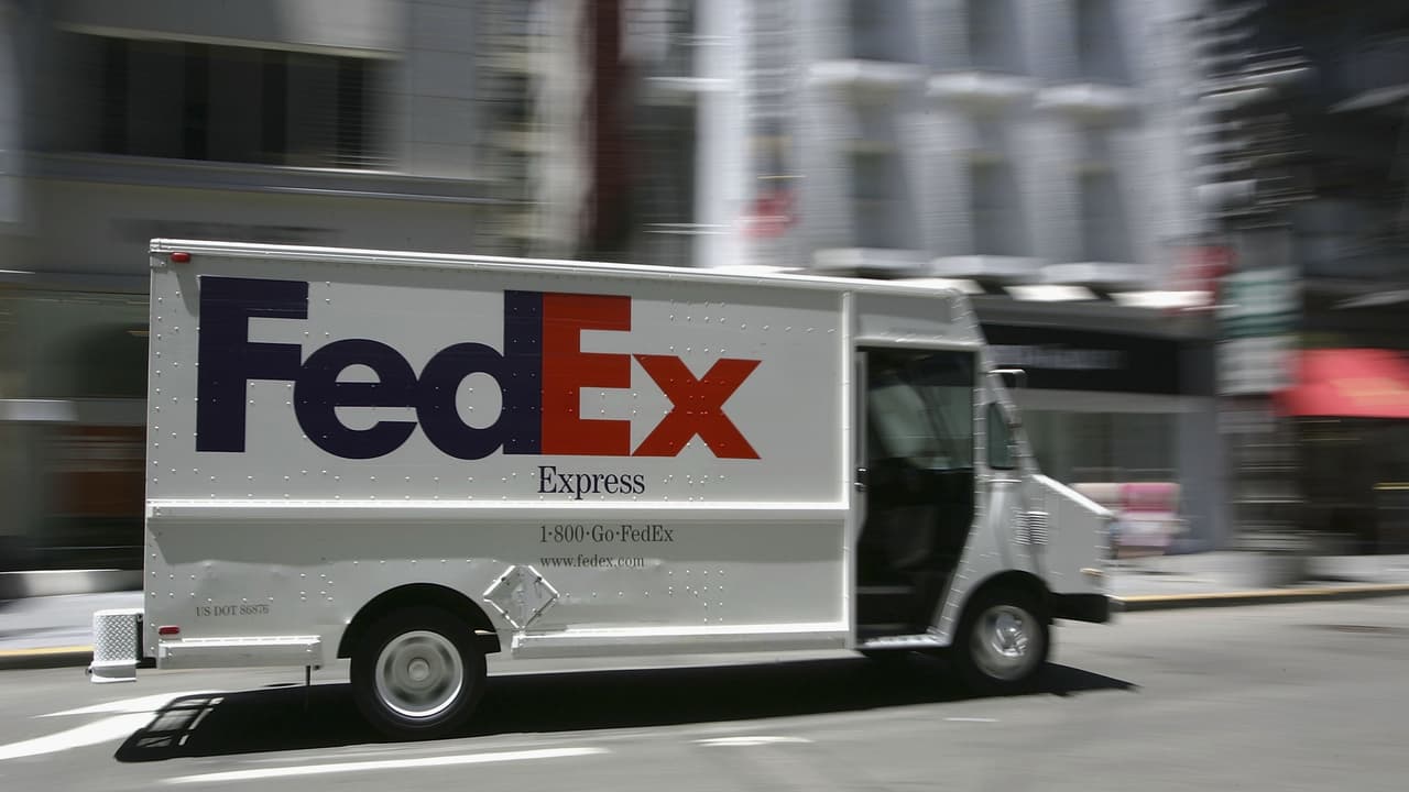 Para evitar que tan pronto el camión de mensajería entregue el paquete alguien se lo robe, el Buró de Mejores Negocios (
<b><a href="https://www.bbb.org/" target="_blank">Better Business Bureau</a></b>) ofrece varias alternativas.