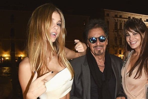 Él y su hijastra se llevan de maravilla y así es como lo hacen notar.