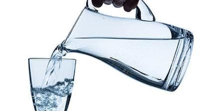 Sustituye bebidas azucaradas por agua.