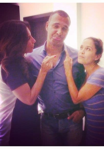 "Cenando con un holandés normalito... @gullitr Insistimos, ¡no fue penal! Verdad mi @jimenezmaggie. ¡Ja, ja!", bromeó Karla. (Julio 19, 2014)