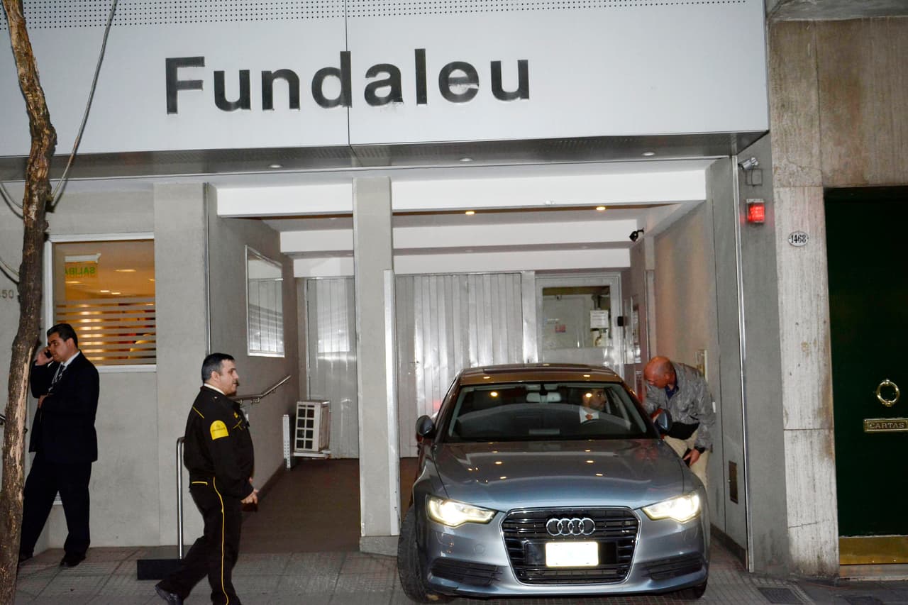 La escolta de la reina Máxima de Holanda se mantuvo activa en la clínica Fundaleu durante la gravedad de don Jorge Zorreguieta, quien fue hospitalizado incialmente para combatir una infección pulmonar.