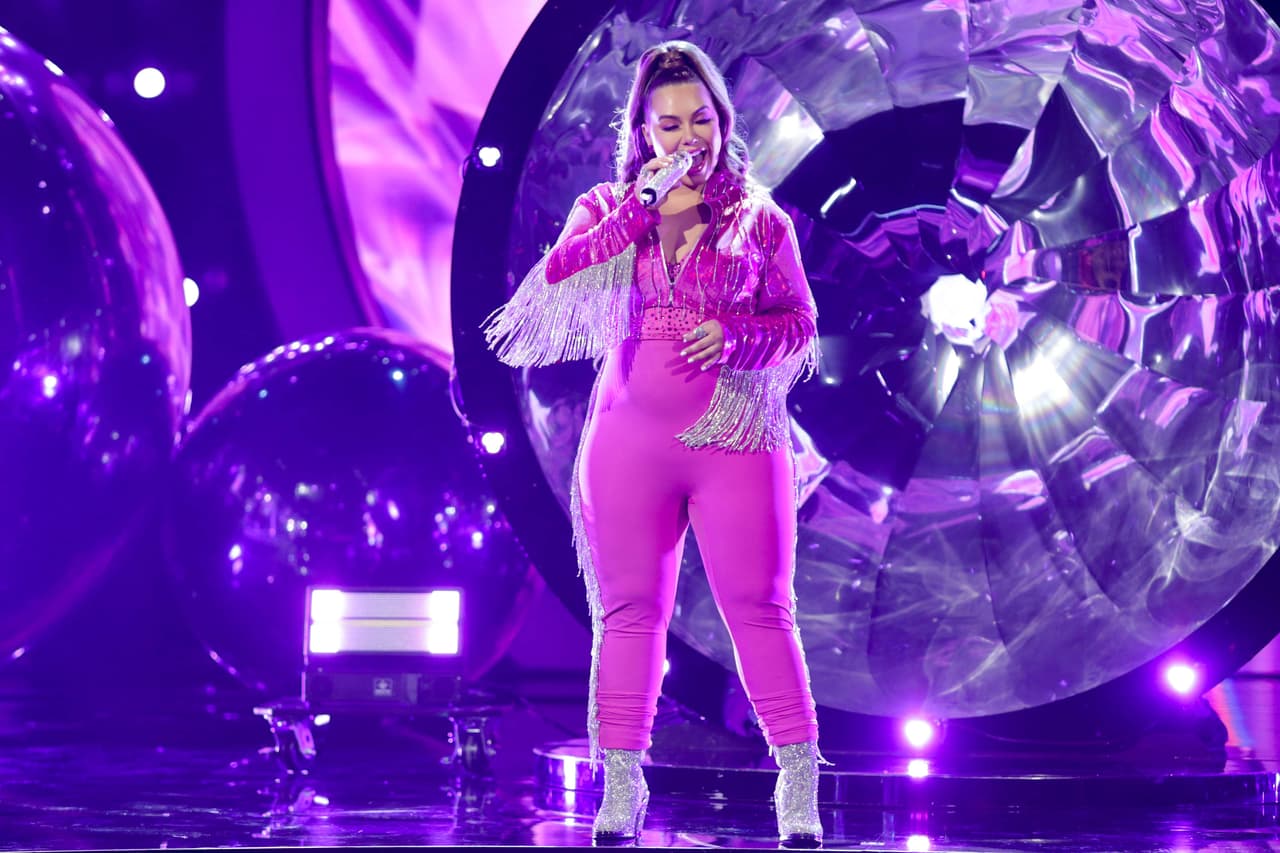 Chiquis, quien está nominada este año a Artista Social del Año de Premio Lo Nuestro, se refiero a su tema como una "cumbia cachonda".