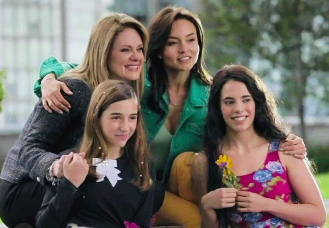 En 2021 la actriz dio un gran salto en su carrera, pues obtuvo su 
<a href="https://www.univision.com/famosos/ana-paula-martinez-y-sebastian-rulli-vencer-el-pasado-recrean-foto-de-hace-ocho-anos-fotos">primer protagónico en Vencer El Pasado</a> con Angelique Boyer, Erika Buenfil y Arantza Ruiz, también en los papeles principales.