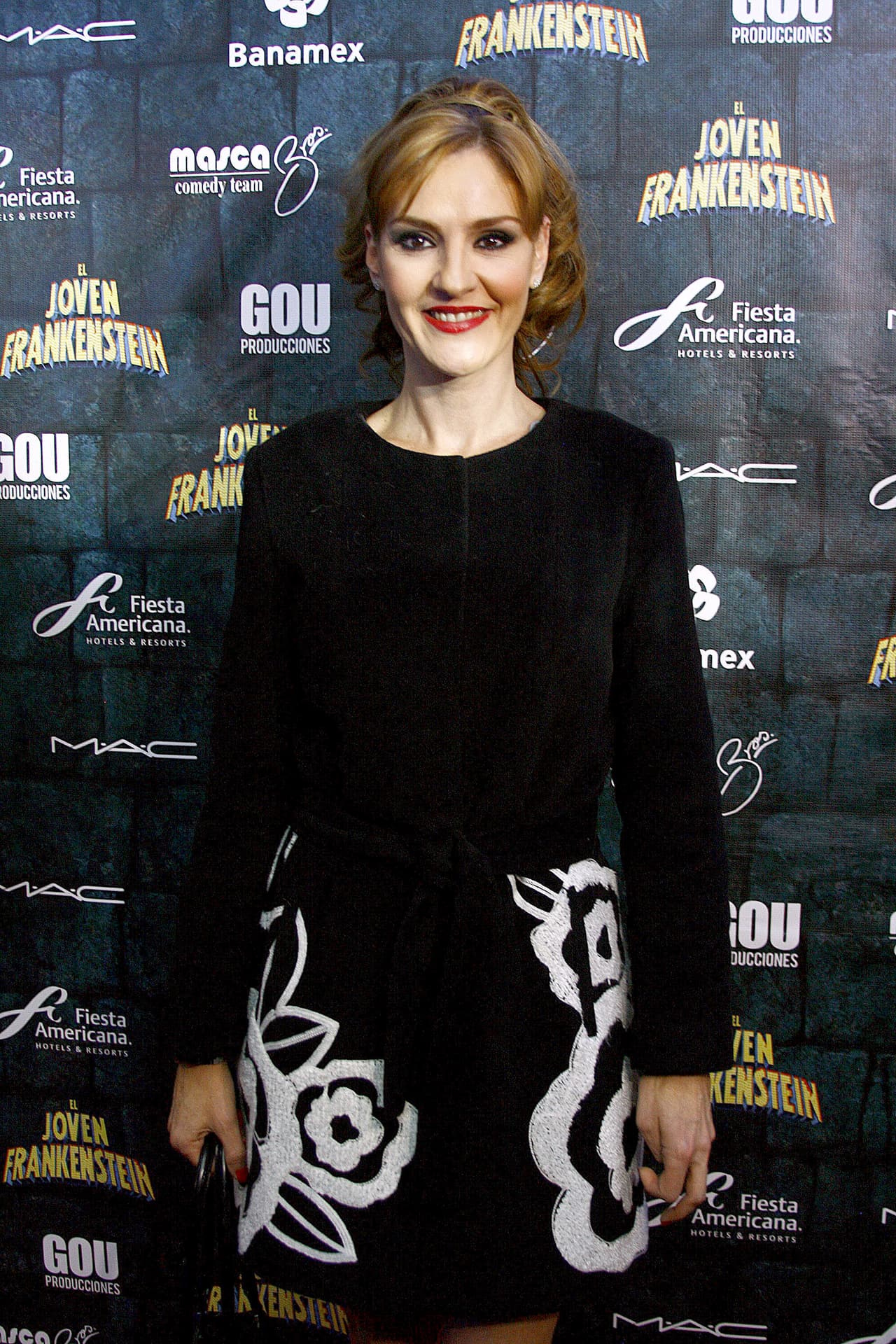 Y 
<b><a href="http://www.univision.com/temas/chantal-andere">Chantal</a></b> heredó el talento de su madre, pues hasta el momento ha participado en 20 melodramas.