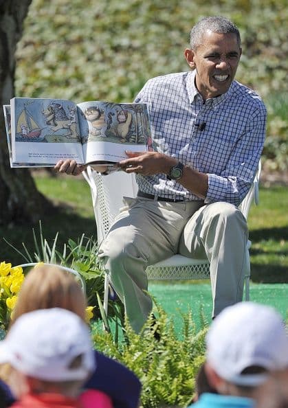 En la celebración había un área dedicada a la lectura de cuentos. Obama leyó 'Donde viven los monstruos' de Maurice Sendak en el jardín sur de la Casa Blanca.