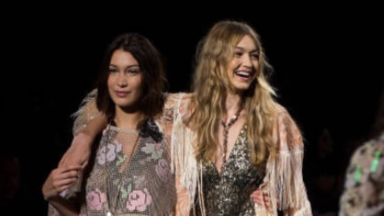 Gigi Hadid perdió un zapato, pero estas modelos terminaron en el suelo junto a su reputación