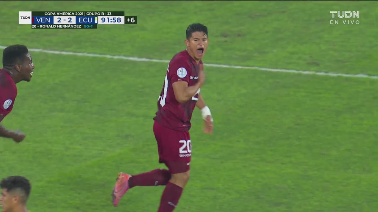 ¡Empate agónico! Ronald Hernández marca el 2-2 con un cabezazo