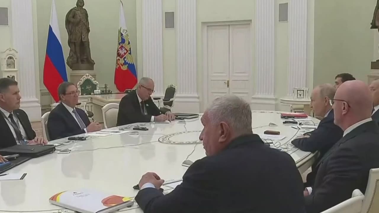 Putin recibe en Moscú al canciller del régimen cubano, pero eso no garantiza ayuda afirman analistas