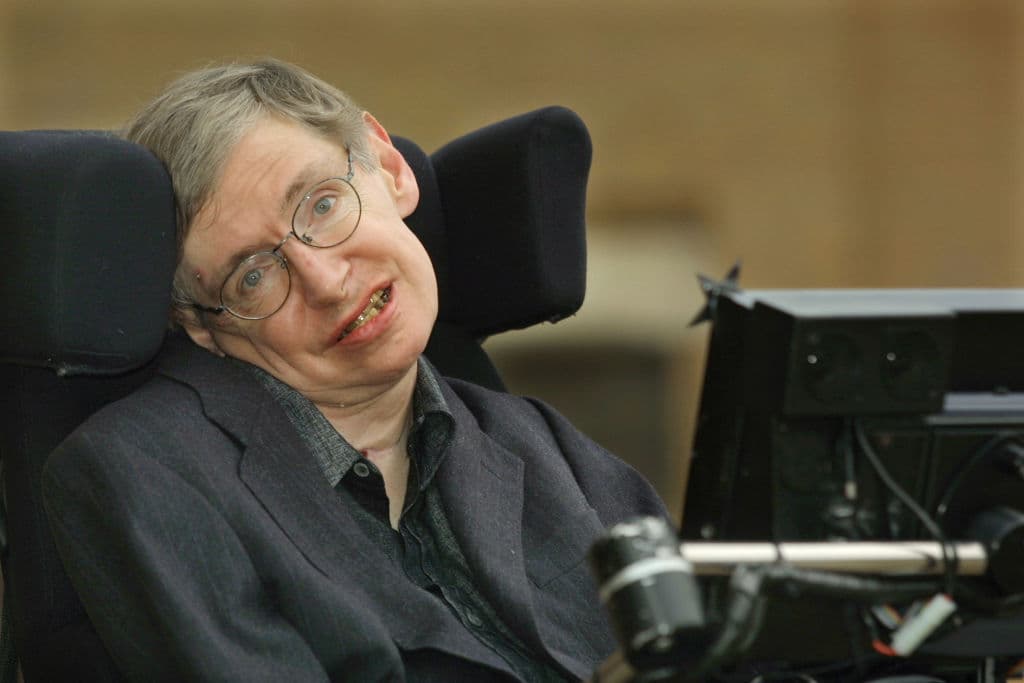 <b>Stephen Hawking</b>
<br>Una de las mentes científicas más reconocidas del siglo apareció en varios episodios de 'The Big Bang Theory' entre el 2013 y el 2017, demostrando su poderoso sentido del humor.
<br>