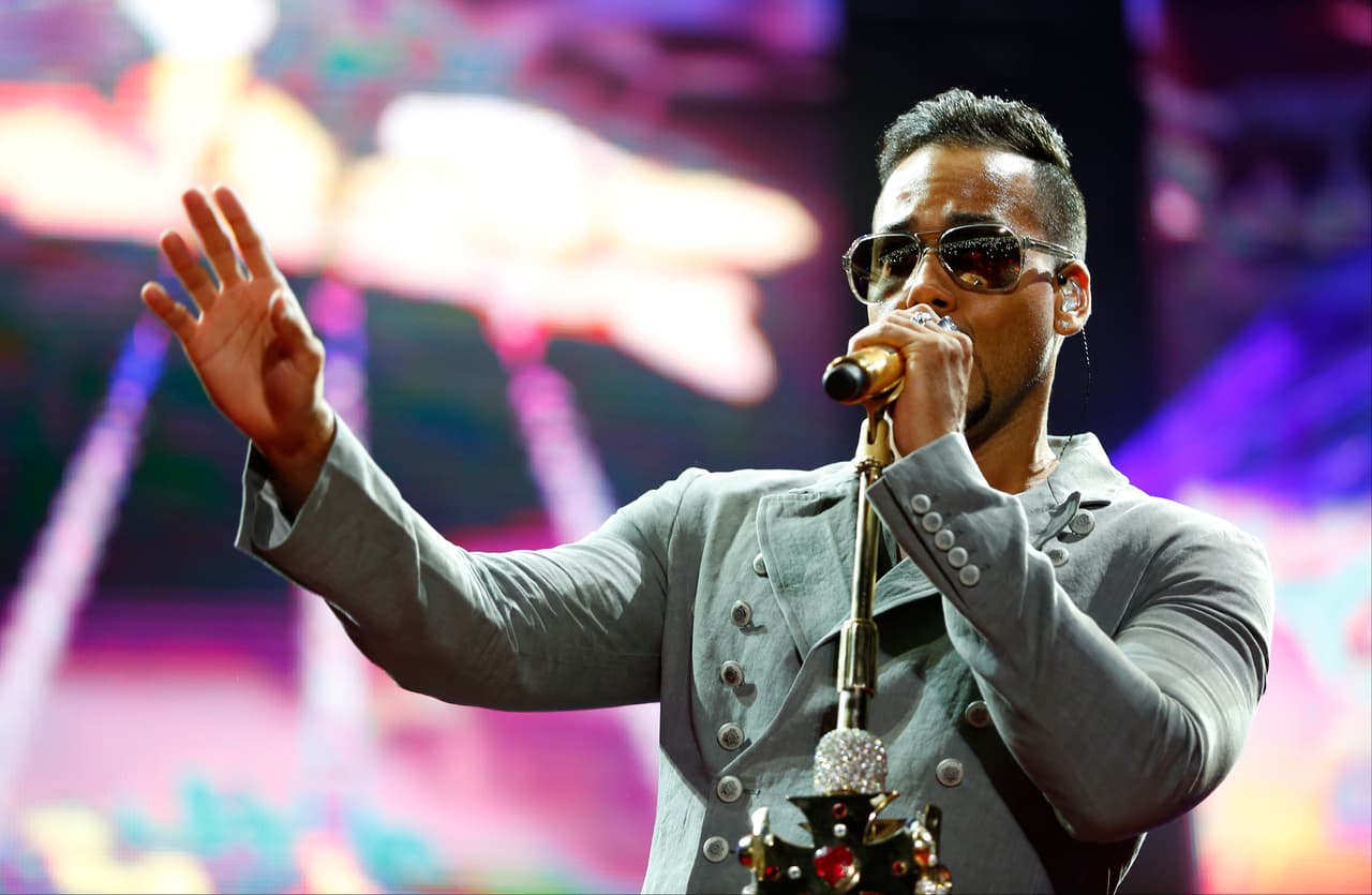 Disfruta las mejores canciones de Romeo Santos 