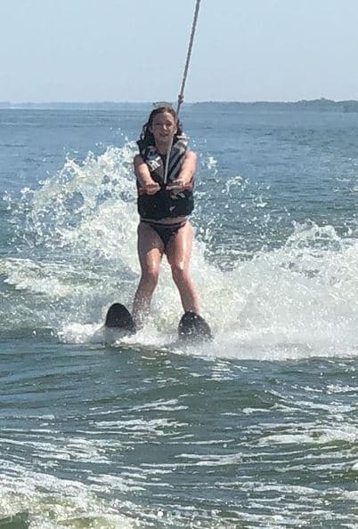 Legarreta acompañó su publicación con un texto que dice: "¿Cuándo fue la última vez que hiciste algo por primera vez? Ayer hice algo que durante años llevaba postergando (esquiar en agua), no por falta de ganas, sino por algo de 'miedo' quizás [...]".