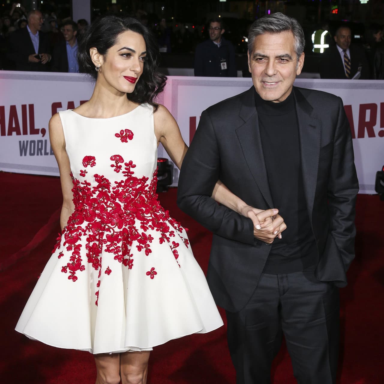 Él simplemente no la dejaba ir.