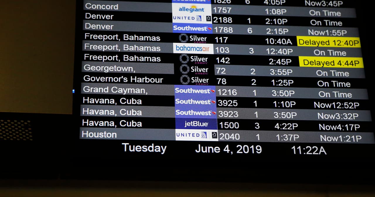 Una de las razones para tomar esta medida, según AP, es limitar los flujos de efectivo que van al gobierno cubano, especialmente a ciudades como: 
<a href="https://www.univision.com/local/miami-wltv/gobierno-de-eeuu-suspende-todos-los-vuelos-regulares-a-cuba-menos-a-la-habana" target="_blank">Santiago de Cuba, Camagüey y Varadero</a>.