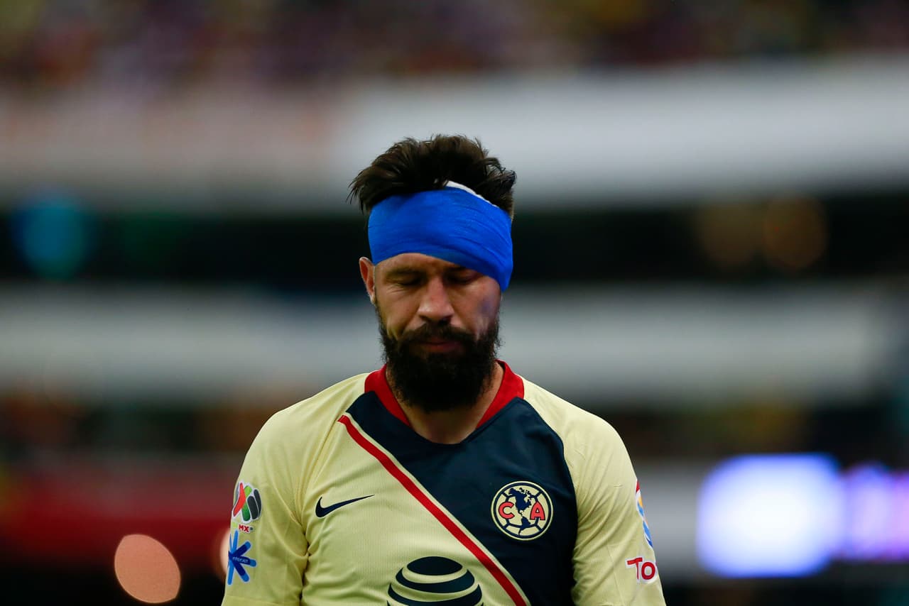 Oribe Peralta se hizo mofa a sí mismo y mostró las 'secuelas' del Clásico Nacional