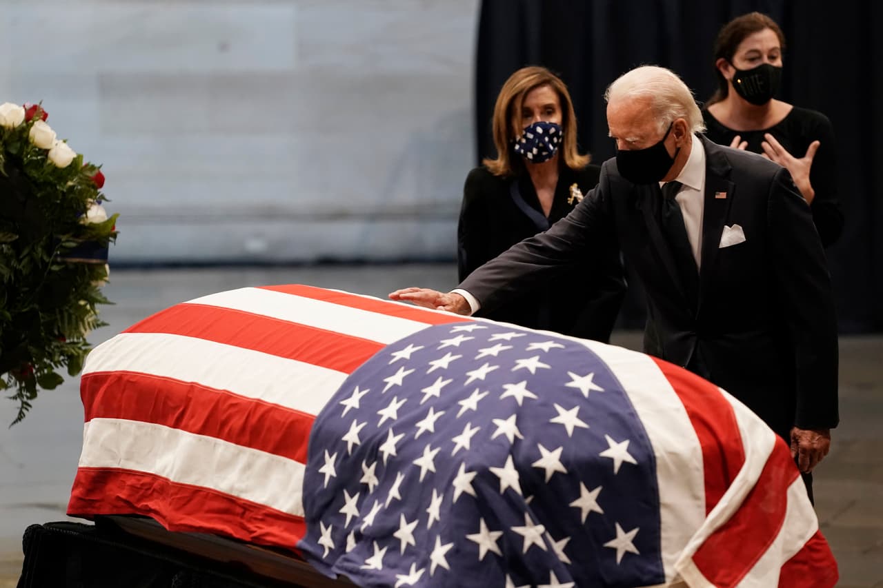 Biden rinde homenaje al fallecido congresista John Lewis en el Capitolio, Trump dijo que no irá