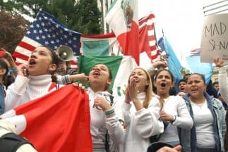 Al menos 11 millones de inmigrants indocumentados aguardan una oportunidad para legalizar sus permanencias en Estados Unidos.