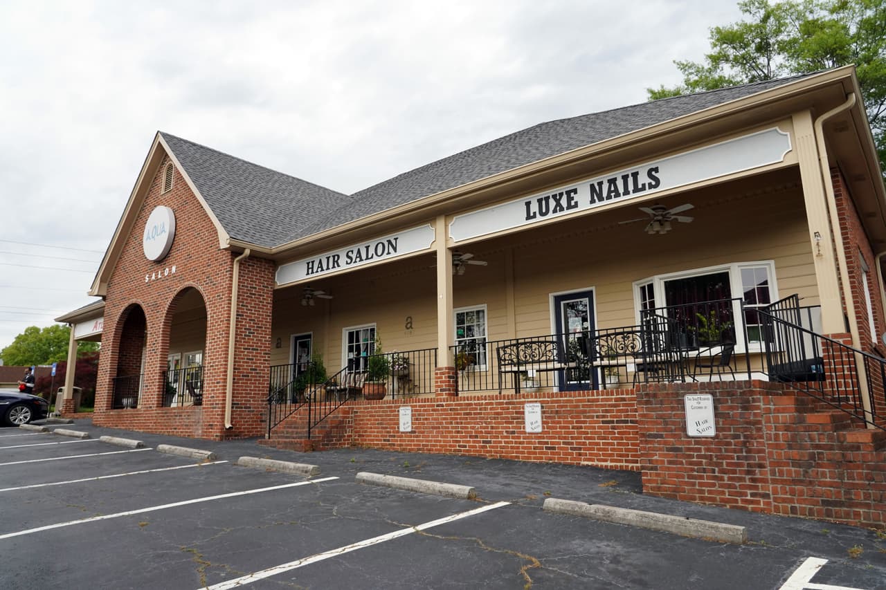 Las barberías, salones de belleza y los centros de masajes permanecerán cerrados.